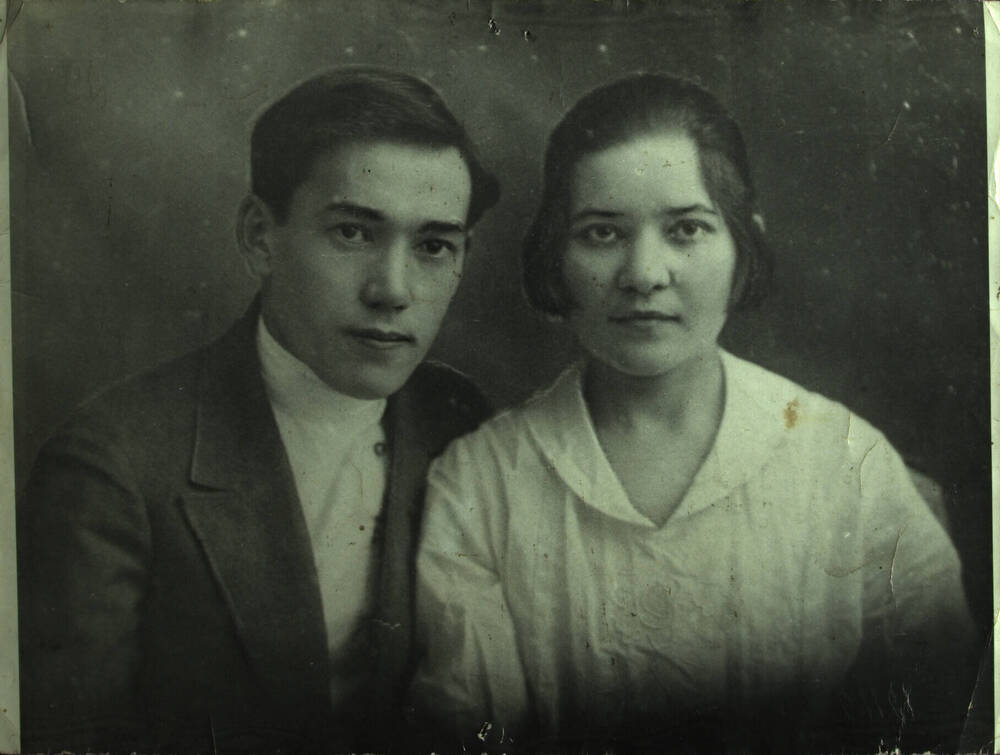 Фото. С.Агиш с женой Фарзаной, 1929 г.