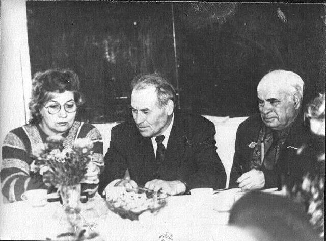 Фото сюжетное. Дергилев Егор Иванович, Герой Советского Союза, во время встречи с земляками