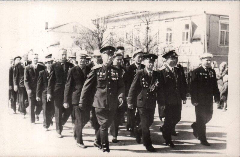 Фотография. Фотография. Колонна ветеранов Великой Отечественной Войны на параде Победы. 9 мая в Очёре.