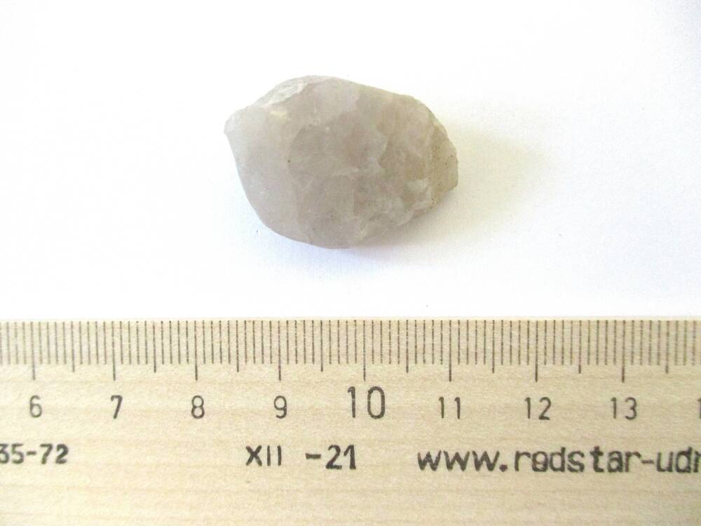 Камень со следами скалывания