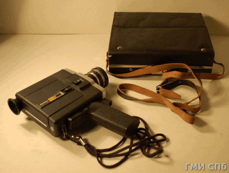 Киносъемочный аппарат ЛОМО-214, №7617207 (кассетный, на пленку типа С, с электроприводом, с переменным фокусным расстоянием, автоматической установкой диафрагмы), в футляре.
