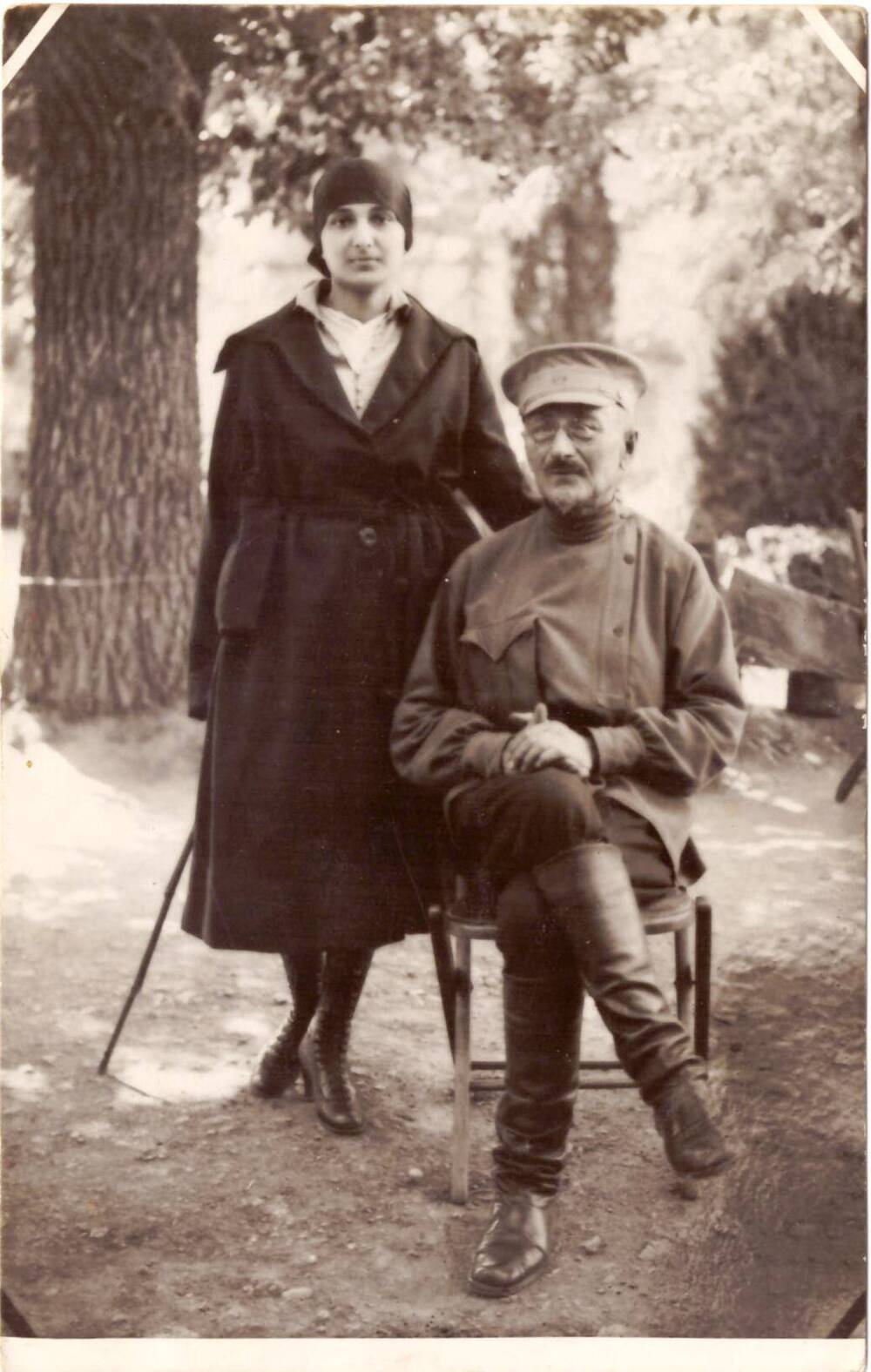 Фото. Отец и сестра А.А. Вермишева