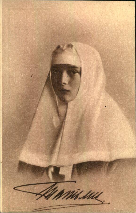 Ее Императорское Высочество Великая Княжна Татьяна Николаевна. (В косынке сестры милосердия).