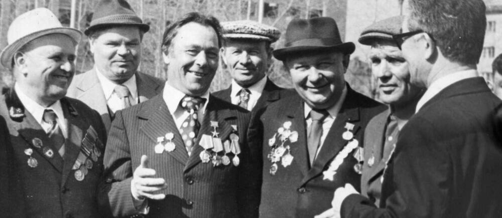 Фото ч/б. Встреча участников ВОв на Параде Победы 9 мая 1979г в г. Междуреченск