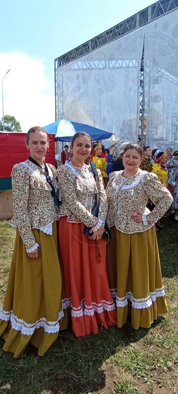 Фотография; Артистки ансамбля Православный Дон  фестиваль в Елабуге.2023 год.