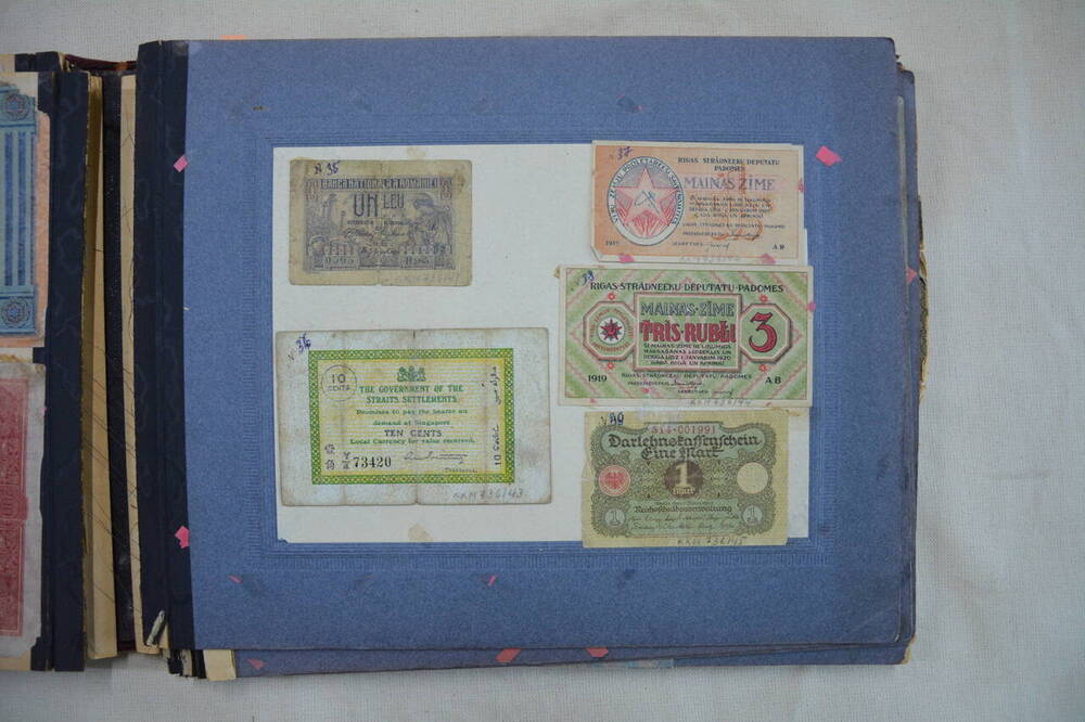 Лист из альбома Гадалова. Содержит 12  денежных знаков и марок
