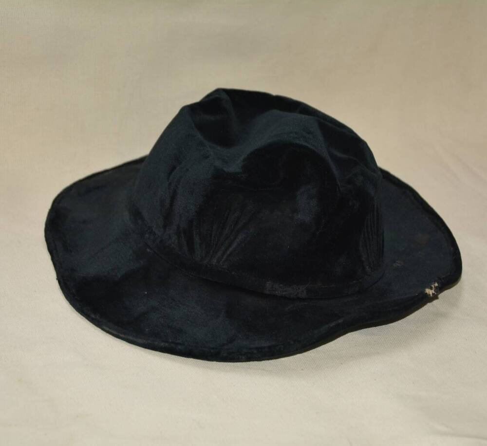 Шляпа черная велюровая дамская