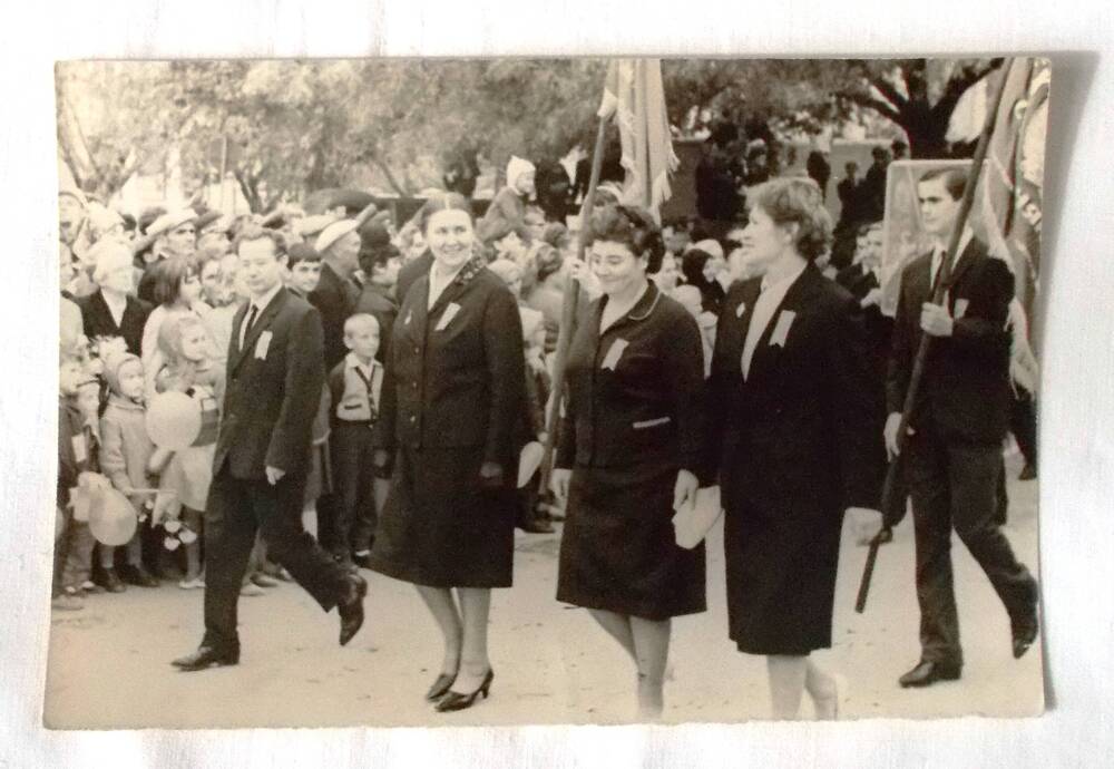 Фото. Первомайская демонстрация. Школа № 1. 1963 г.