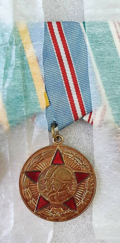 Медаль юбилейная Пятьдесят лет Вооруженных Сил СССР Чмутова Н.И.