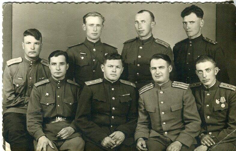 Фотография. На снимке старшие офицеры полка 1083 ЗАП.