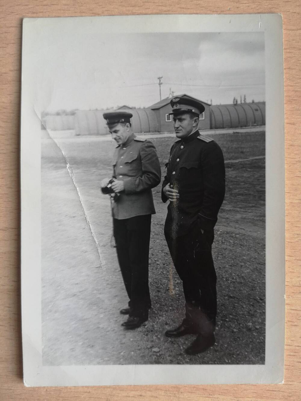 Фотография. Р.П. Покровский (справа) с неизвестным.