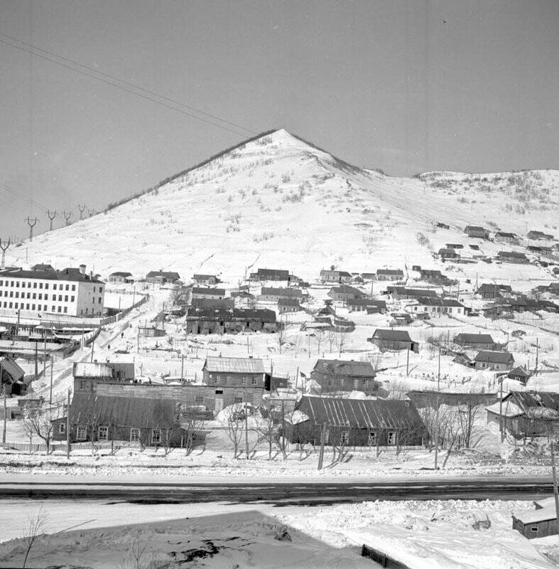 Негатив чёрно-белый. Панорама участка города от пединститута до ДОСА,март 1966 г.