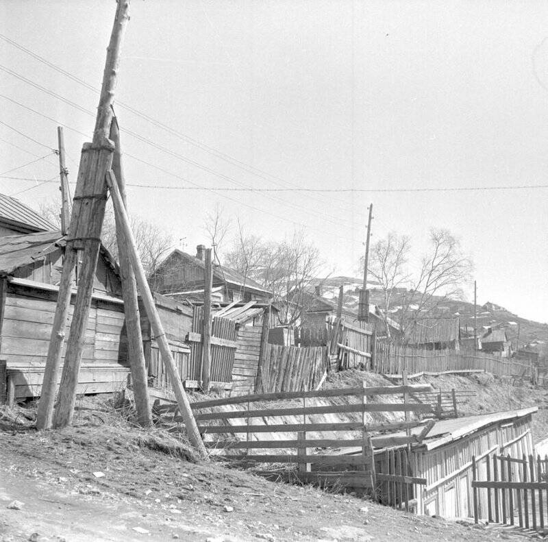 Негатив чёрно-белый. Улица Партизанская.Старые деревянные дома,1964 г.