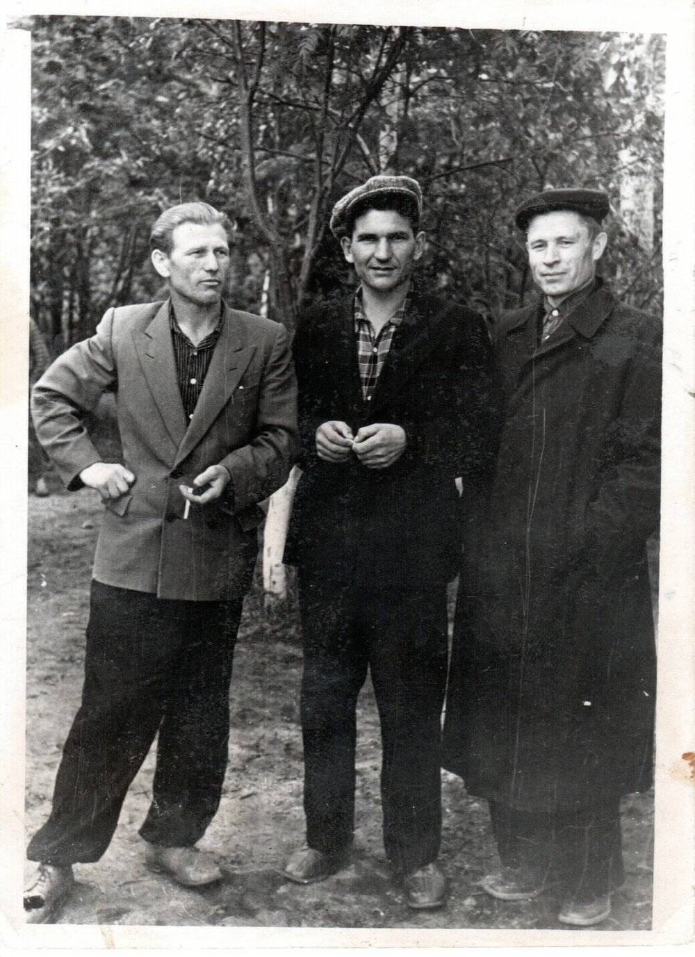 Фотография ч/б работников угольного разреза «Ржавчик». 
 60-е годы ХХ века.
