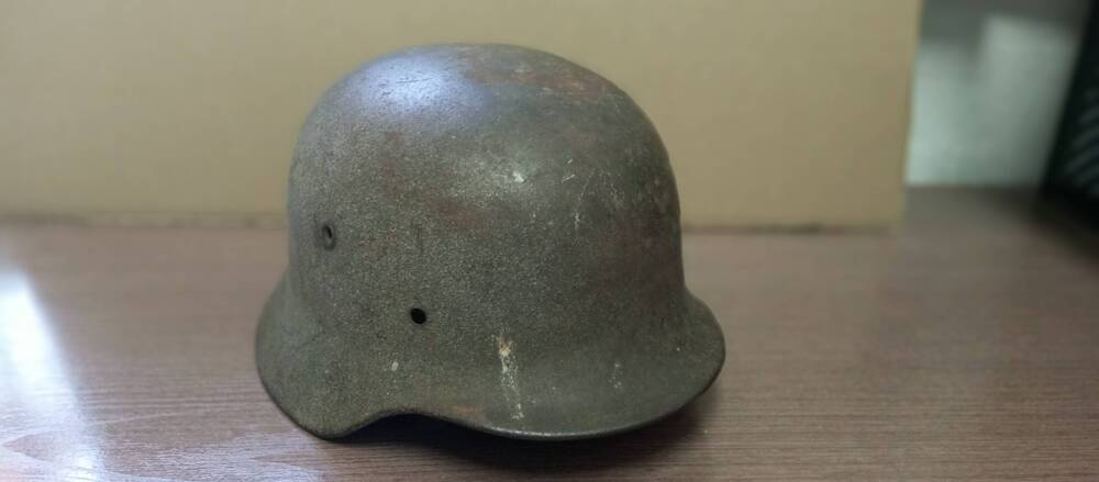 Каска металлическая (немецкая) найденная в 1944 году в Витебской области.