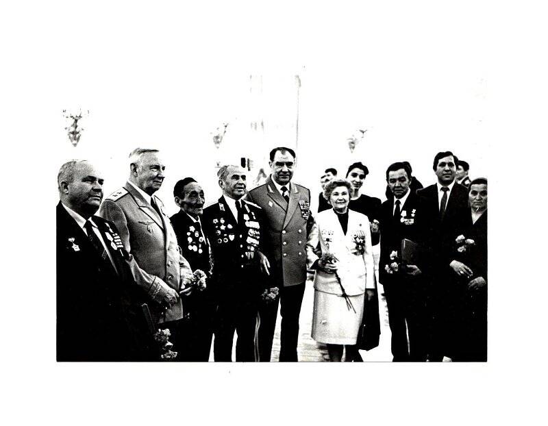 Фотография групповая. Б.Н. Ерёмин среди награждённых в зале Кремля.
