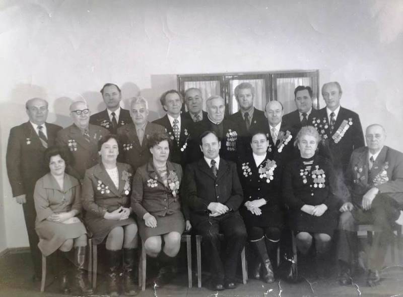 Фотография. Руководители города с ветеранами