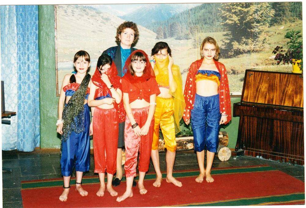 Фото цветное, сюжетное Праздник «Робинзонада», СШ №5, г. Печора, 1990-е гг.