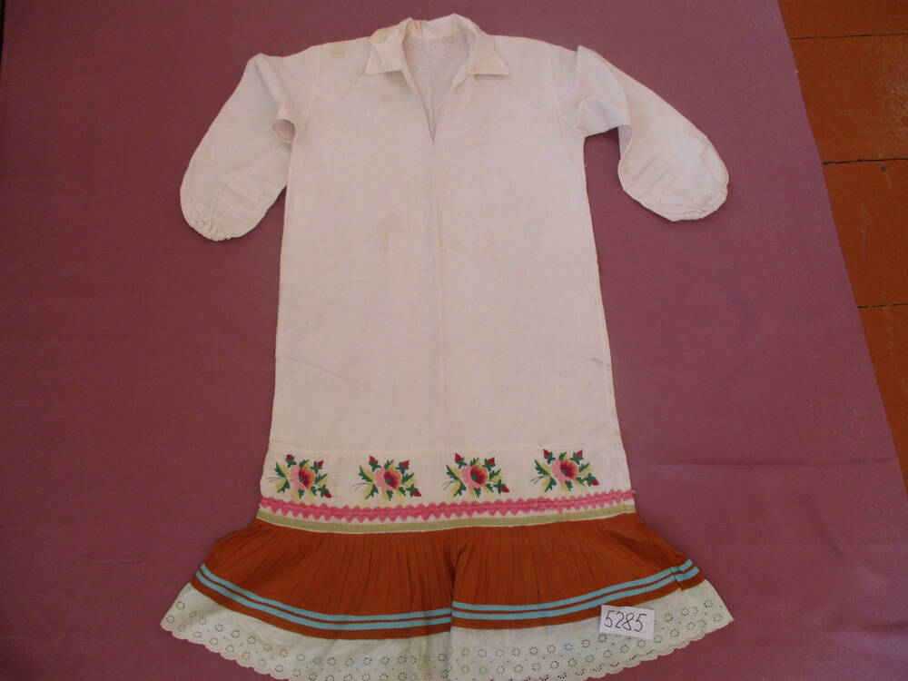 Национальное марийское платье с вышивкой