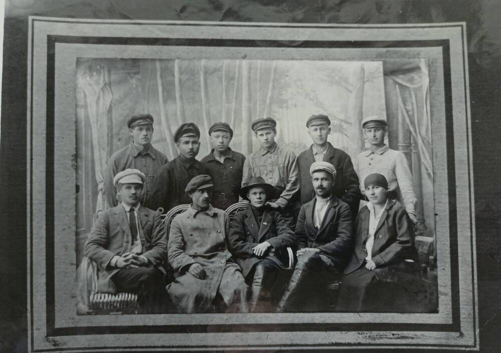 Фотокопия. Работники комитета страхкассы при Наркоме труда в 1917 г.