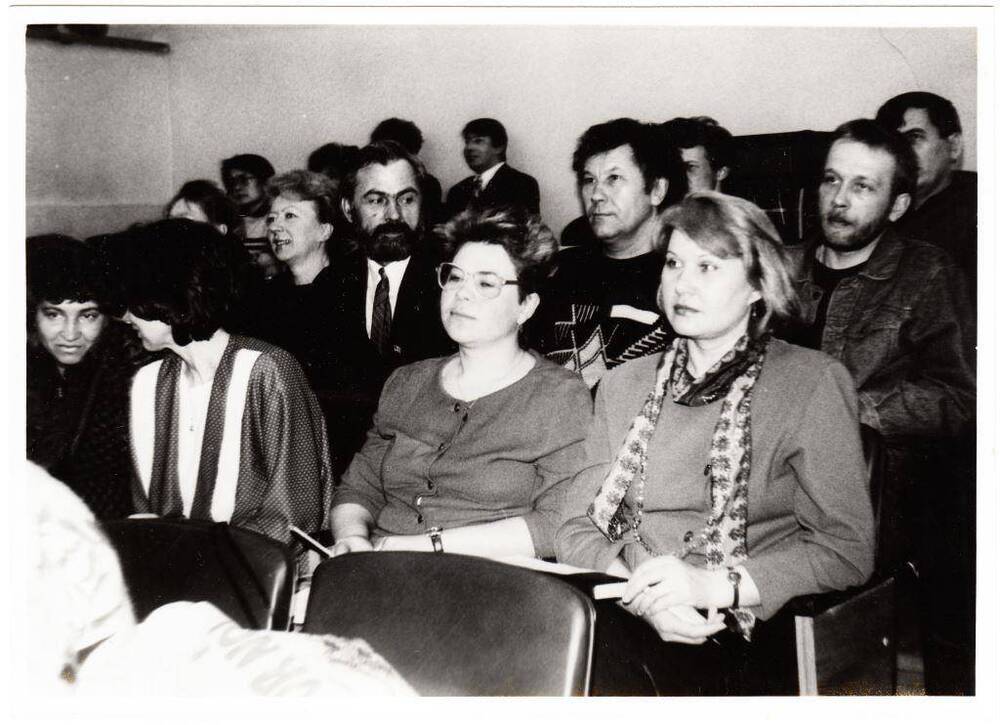 Фото чёрно-белое, групповое Учителя СШ №5, г. Печора, 1990-е гг.