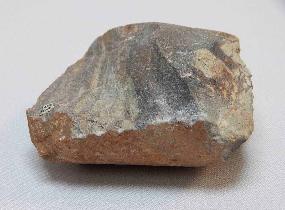 Геологический образец Аллит полосчатый средневыветрелый. Средний Тиман, месторождение Ворыквинское 