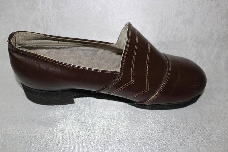 Туфли женские повседневные коричневые (левая)