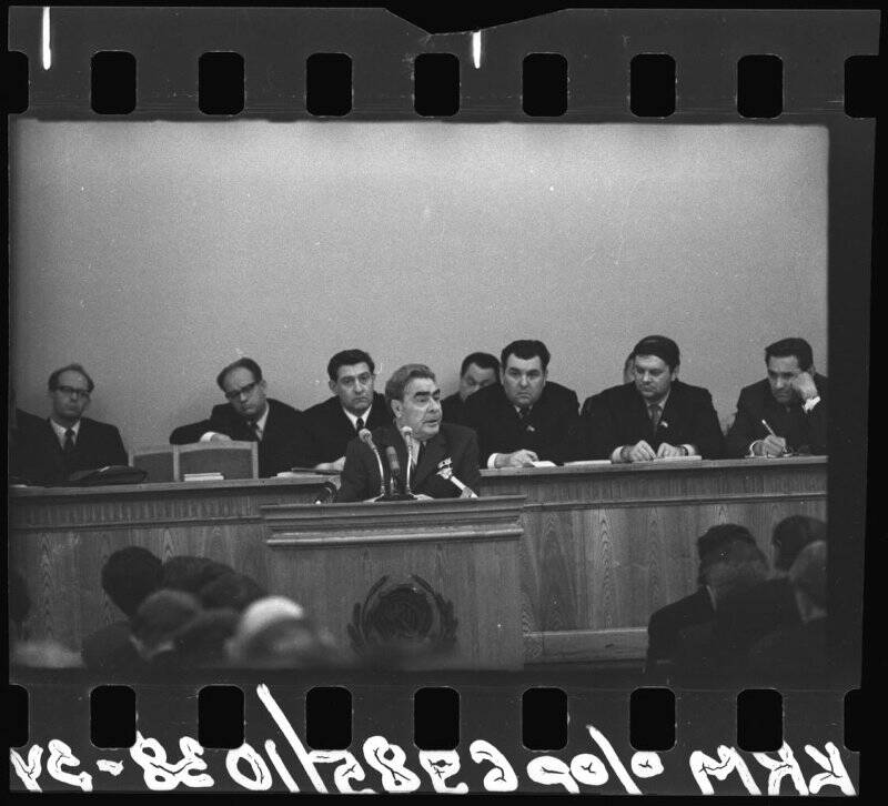 Негатив черно-белый 35-мм. Выступление Л. И. Брежнева в крайкоме КПСС.