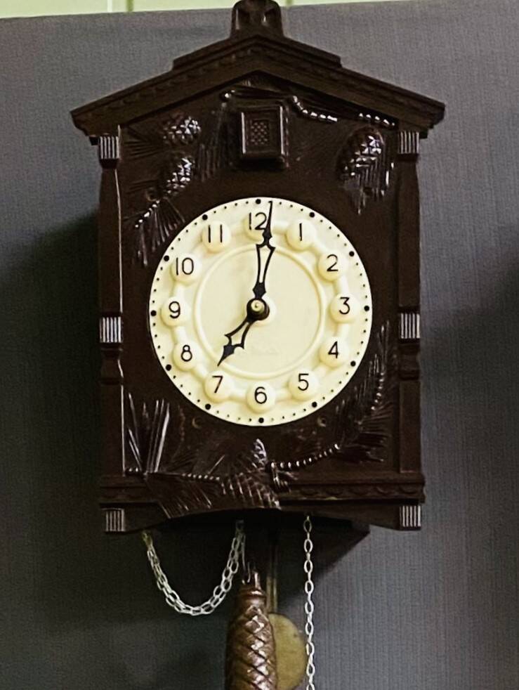 Часы настенные маятниковые гиревые с боем и кукушкой