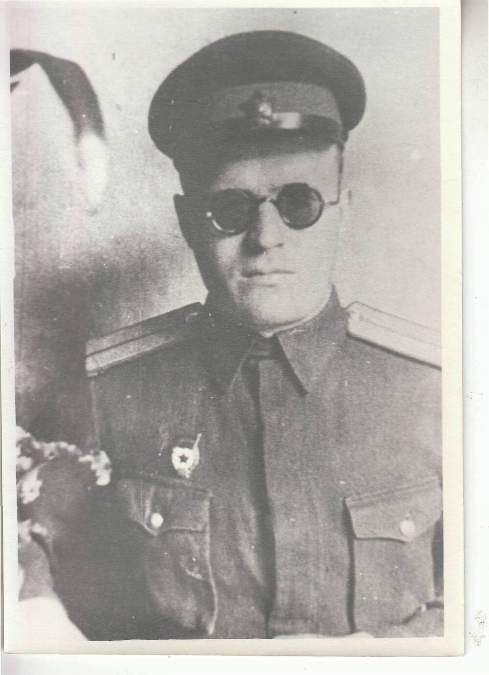Фото (копия)  ч/б, матовое, портрет поясной ветеран 57 армии Артамонов М. П.