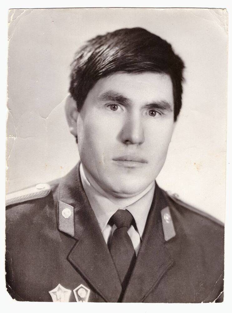 Фотопортрет черно-белый, погрудный Кутяшов Г.П., г. Печора Коми АССР
