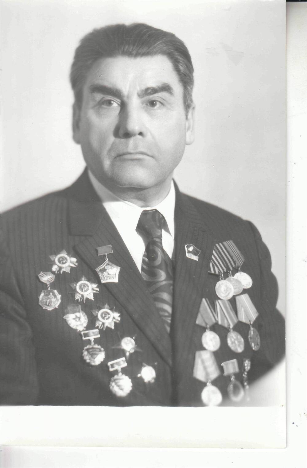 Фото   ч/б, матовое, портрет погрудный ветеран 57 армии Неустроев Демьян Мефодьевич. 1978г.