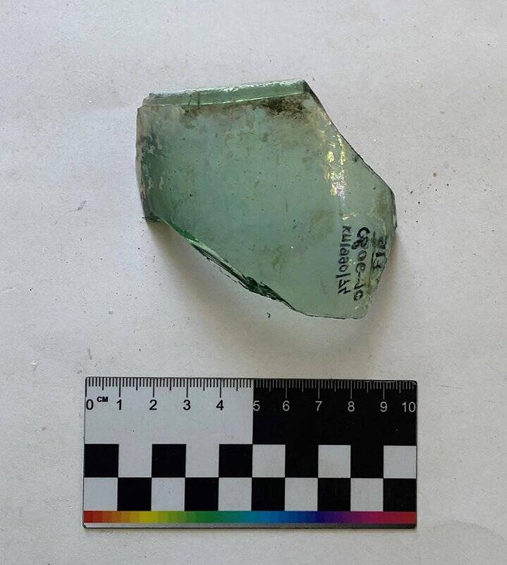 Бутылки стеклянной зеленой фрагмент. Придонная часть.