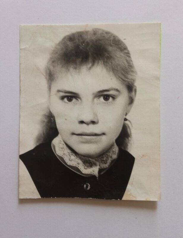 Фотография Тагировой Альфии Камиловны, медалистки, выпускницы Елховской средней школы 1988-1989 учебного года.