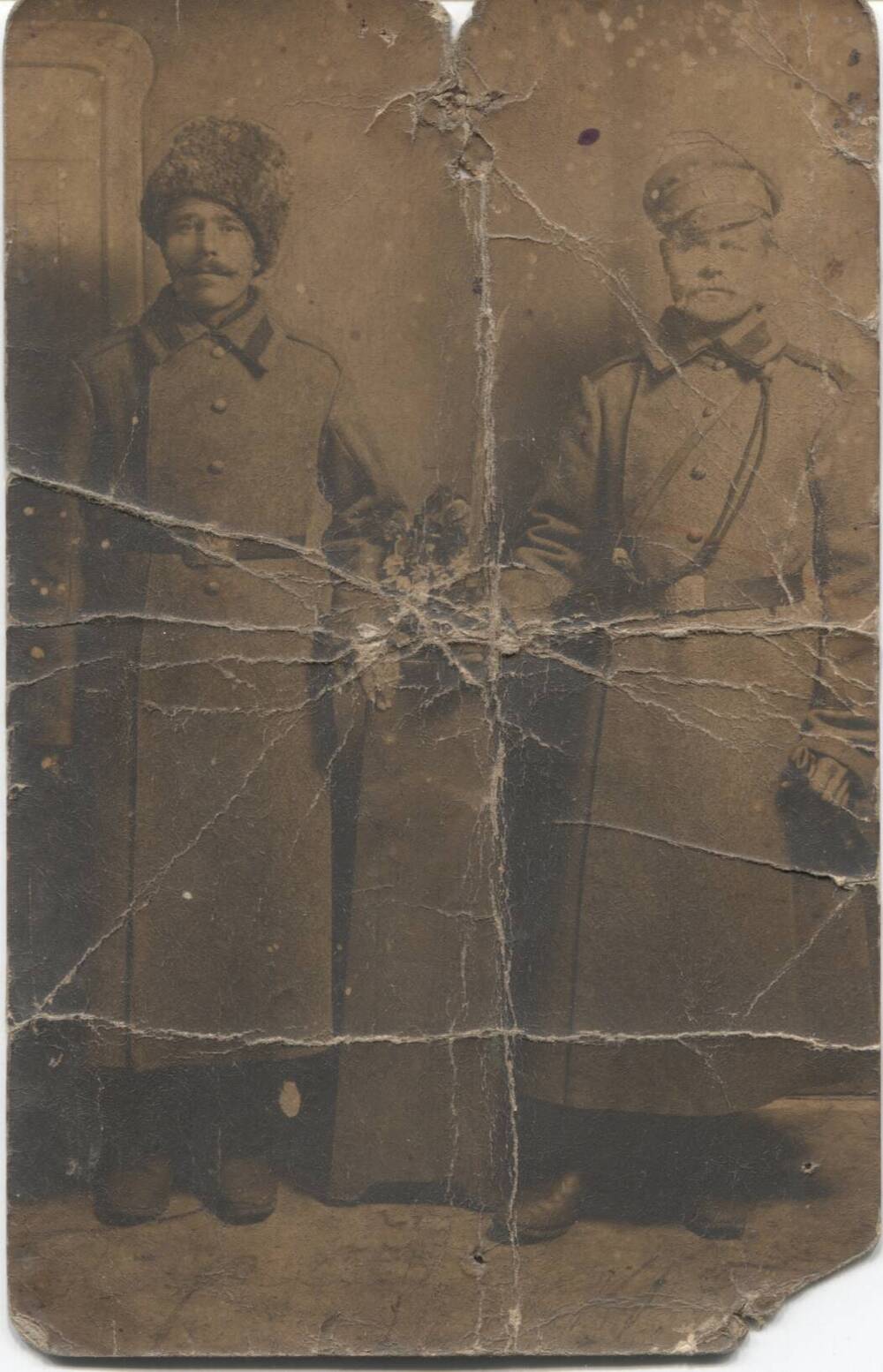 Фотография. Редькин К. и А. С. Антонов во время службы в армии, прииск «Айдырля».