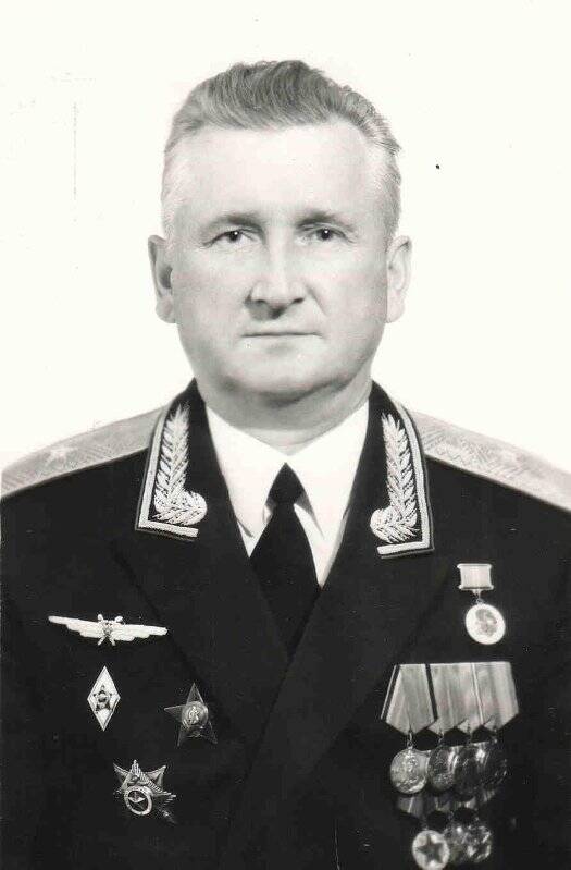 Фотопортрет. Матвеев Юрий Петрович, выпускник школы № 9, генерал-майор.