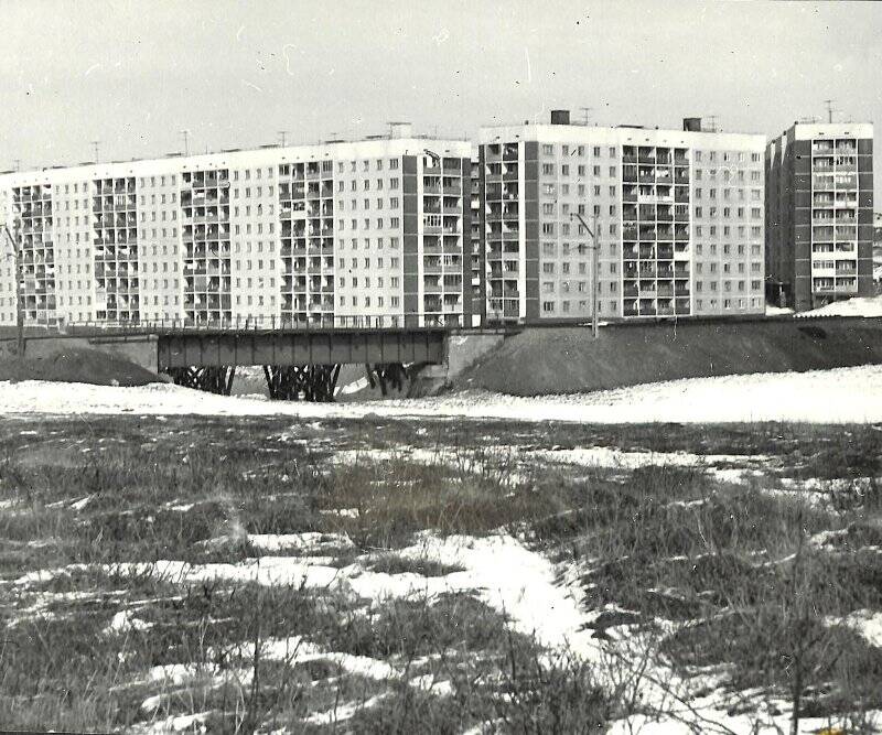 Фотография черно-белая. Кайеркан, новые дома.