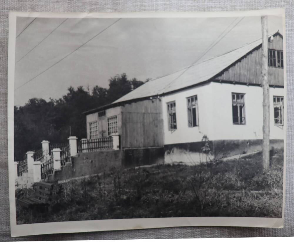 Фотография. Детский сад и ясли на 35-38 мест, открытые в селе Бжид Туапсинского района в 1962г.