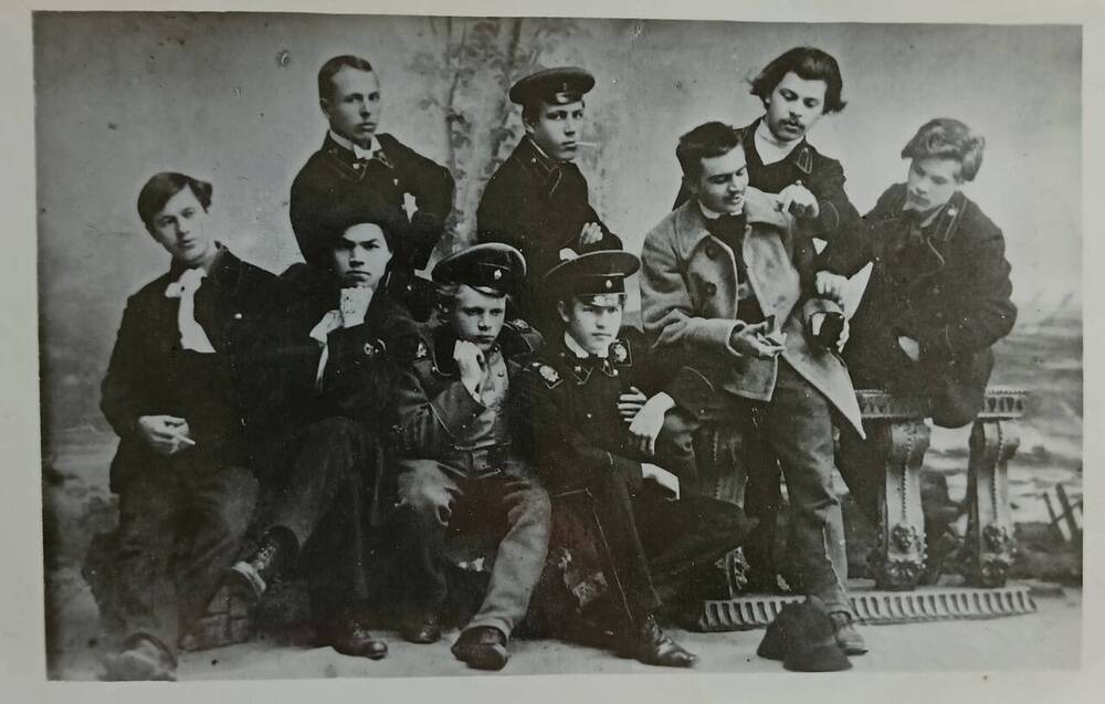 Фотокопия. И. С. Максимов - Кошкинский (нижний ряд второй слева). Годы учебы в Казани
