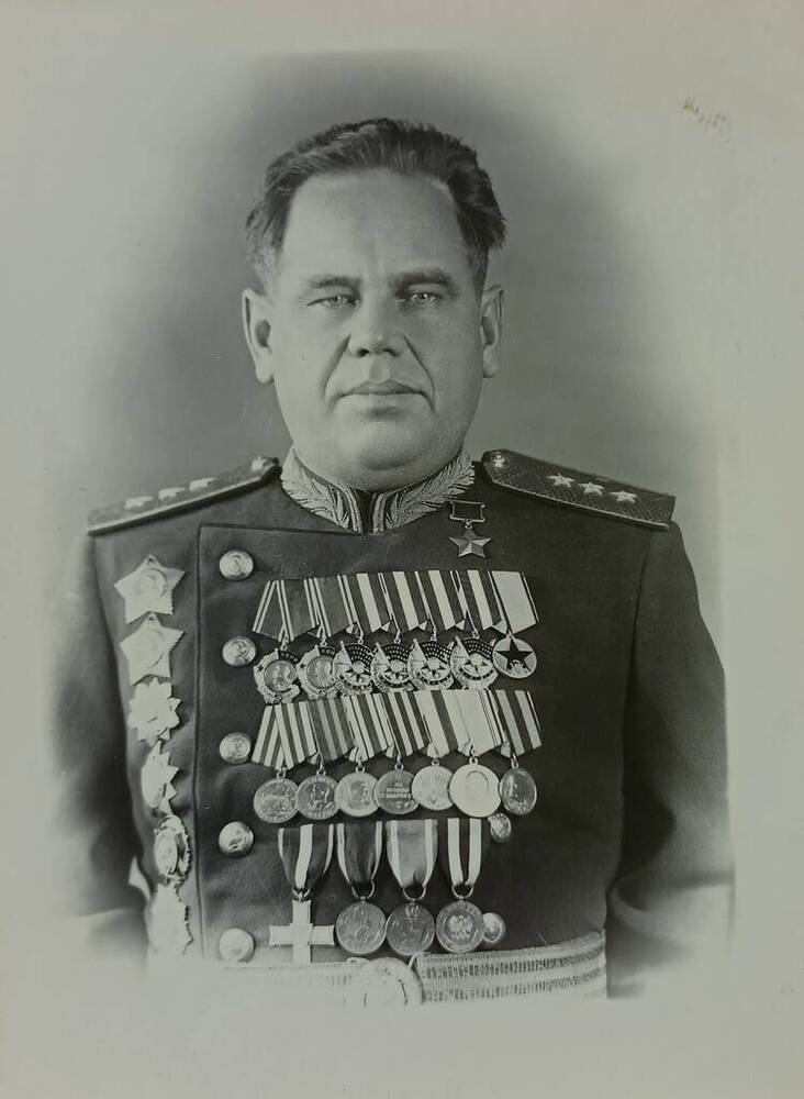 Фото. Боголюбов А.Н. - Герой Советского Союза из г. Чебоксары.