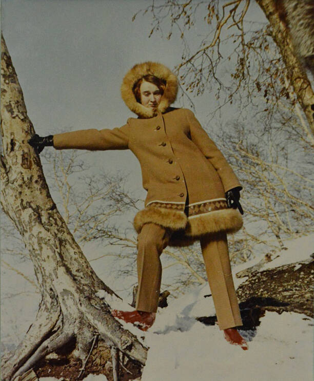Фотография цветная  «Зимняя одежда по национальным мотивам»  из фотоальбома «Бытовое обслуживание населения Корякского национального округа»