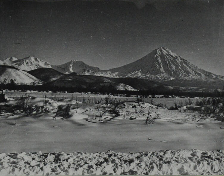 Фотография черно-белая  «Зимний пейзаж»  из фотоальбома «Бытовое обслуживание населения Корякского национального округа»