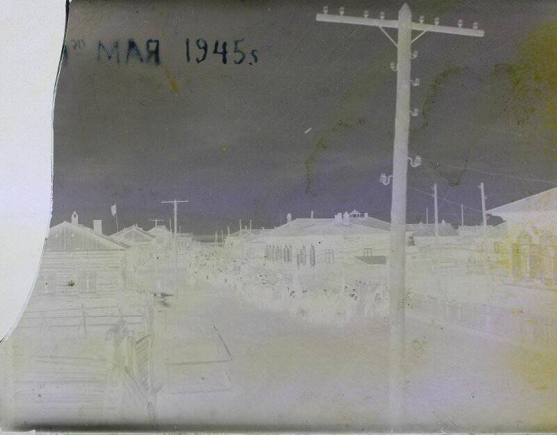 Фотопластинка. Фотопластинка стеклянная с негативным изображением. На снимке изображен парад - 9 мая 1945 г.