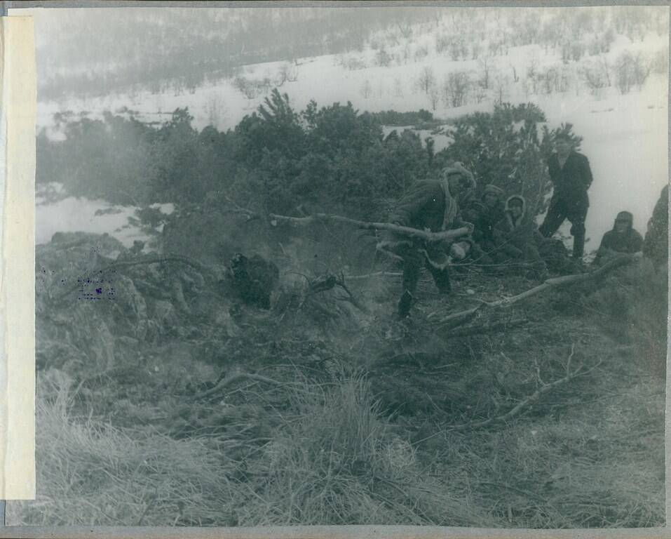 Фотография черно-белая  № 11 из фотоальбома «Обряд сожжения у коряков»