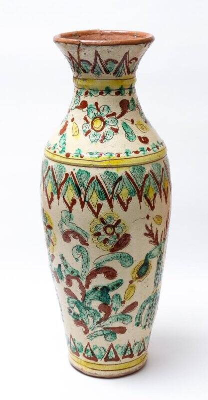 Ваза напольная бежевая с орнаментом из цветов и оленей зеленого, желтого и коричневого цвета (косовская керамика)