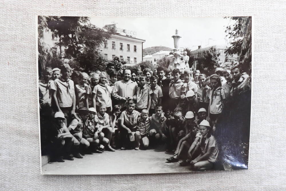 Фотография. Встреча Орлят с Героем Советского Союза В.И.Косолаповым,  май 1965 год. Фото Данилова.