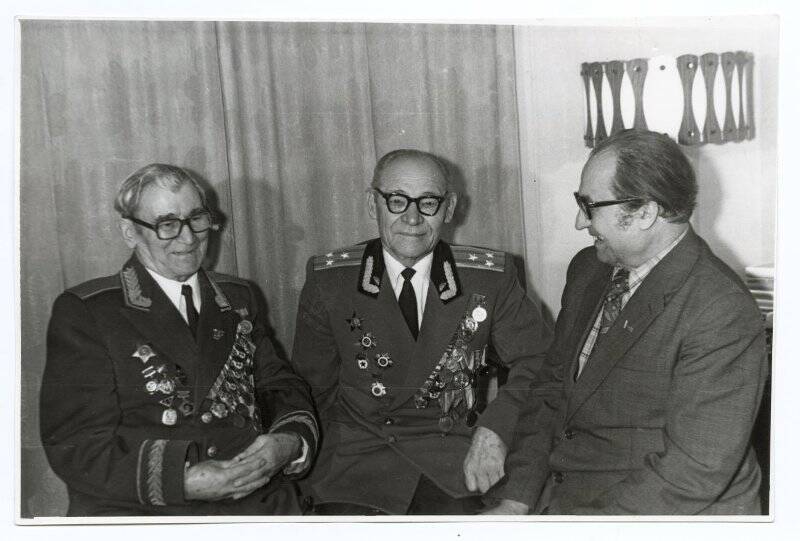 Фотография. Генерал-майор Булатов Ф.Г. и полковник Тагиров С.А.
