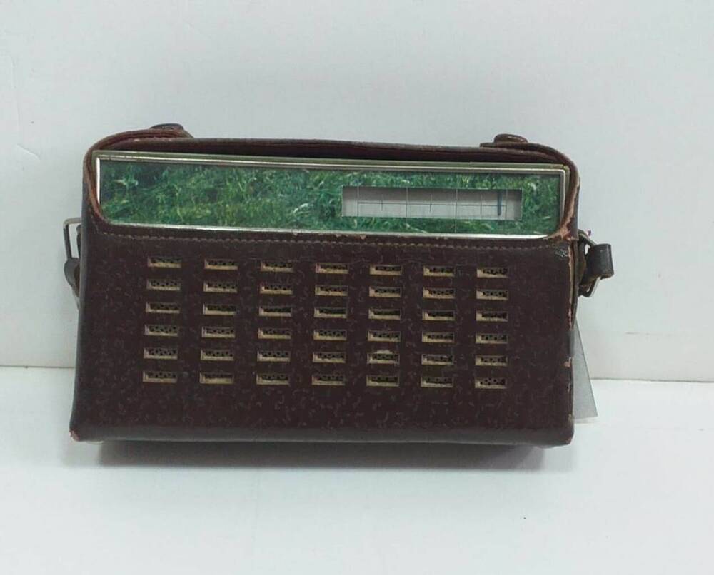 Транзисторный радиоприемник с дарственной надписью: «Кондрату от папы»