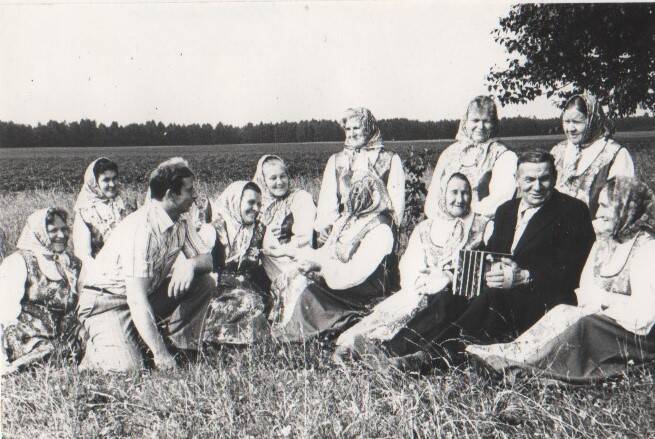 Фото групповое Коллектив художеств самодеятельности Ушаковского сельского клуба, 80 годы ХХв.