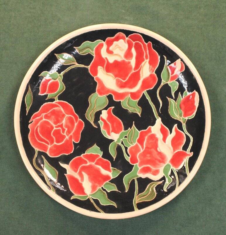 Керамическая тарелка ручной работы «Розы»